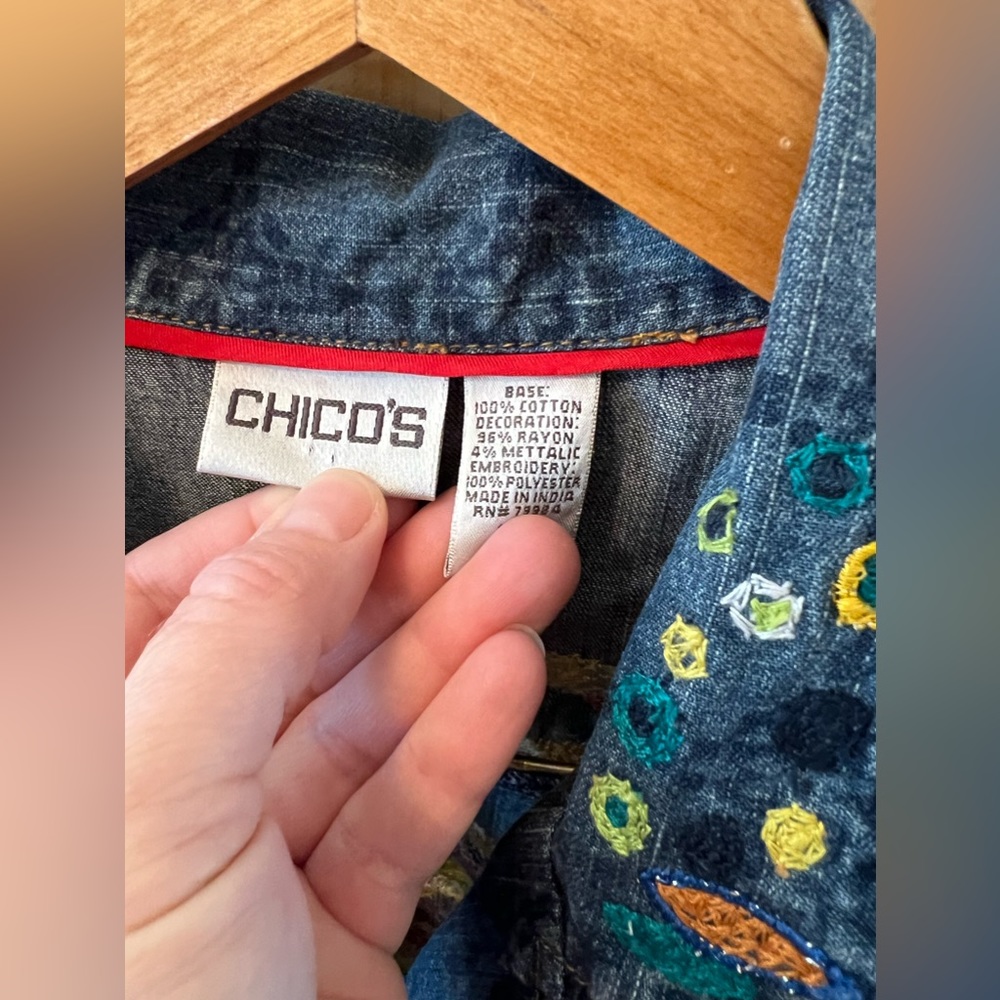Chico’s size 2 sleeveless vest style embroidered denim top - Picture 8 of 9